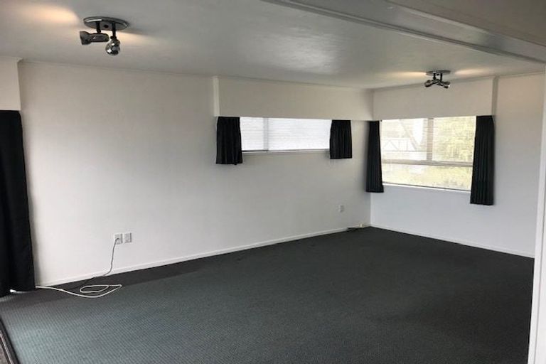 Photo of property in 1/52 Seaview Road, Castor Bay, Auckland, 0620