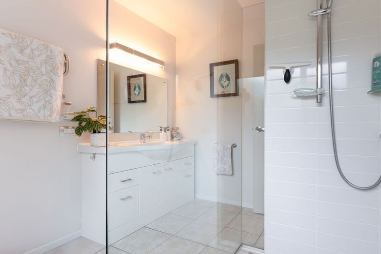 Photo of property in 6a Kohutuhutu Road, Raumati Beach, Paraparaumu, 5032