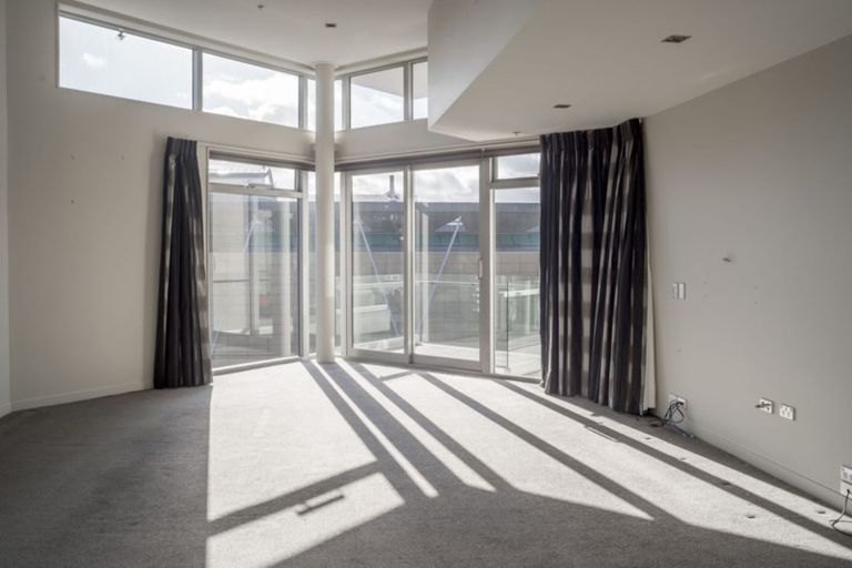 Photo of property in Piermont Apartments, 8a/82 Cable Street, Te Aro, Wellington, 6011