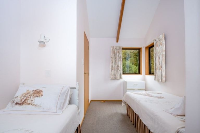 Photo of property in 18 Moana View Road, Waikawa, Picton, 7220