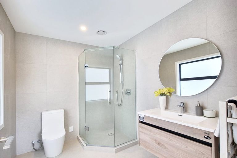 Photo of property in 952e East Coast Road, Northcross, Auckland, 0632