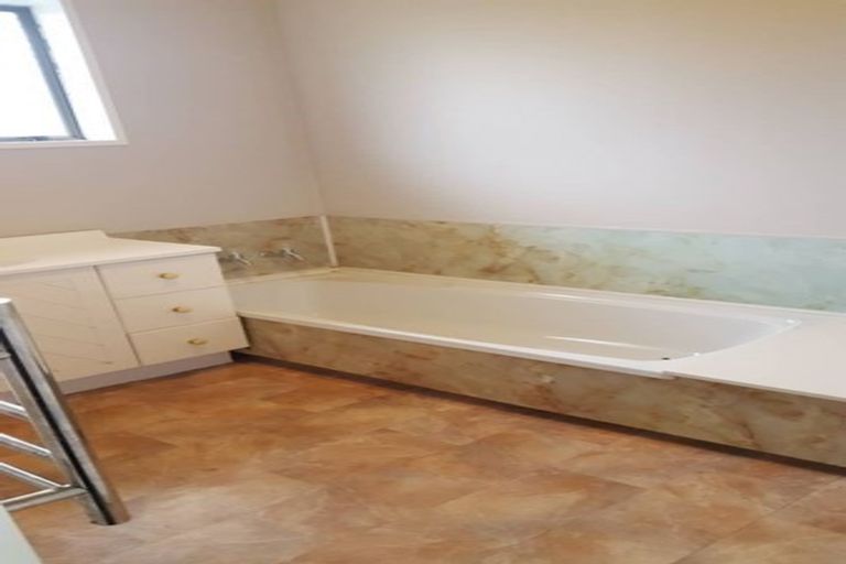 Photo of property in 18a Woodstock Place, Russley, Christchurch, 8042