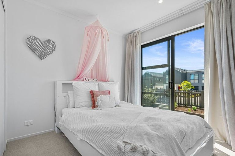 Photo of property in 17 Waenganui Road, Hobsonville, Auckland, 0616