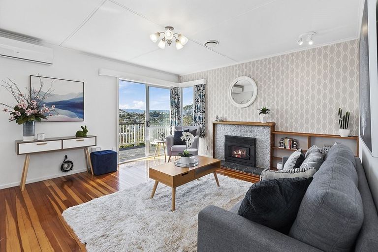 Photo of property in 6 Salford Street, Newlands, Wellington, 6037