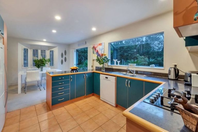 Photo of property in 12 Waipuia Place, Greenhithe, Auckland, 0632