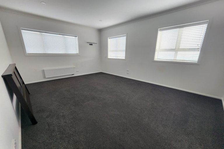 Photo of property in 14 Cessna Way, Newlands, Wellington, 6037