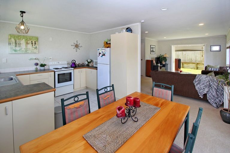 Photo of property in 2/7 Zurich Place, Weymouth, Auckland, 2103