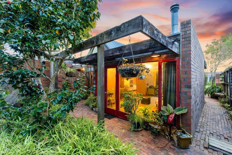 Photo of property in 41 Fitzherbert Avenue, West Harbour, Auckland, 0618