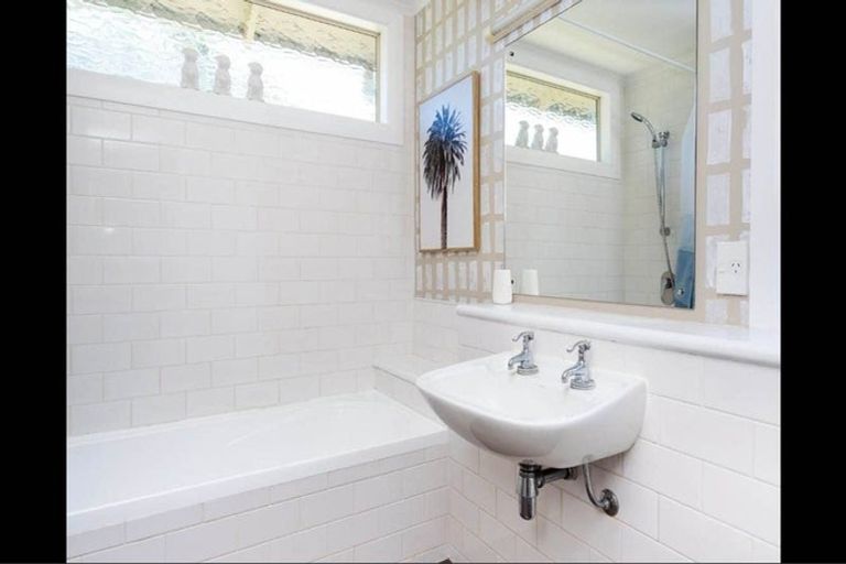 Photo of property in 1a Finnis Lane, Hospital Hill, Napier, 4110