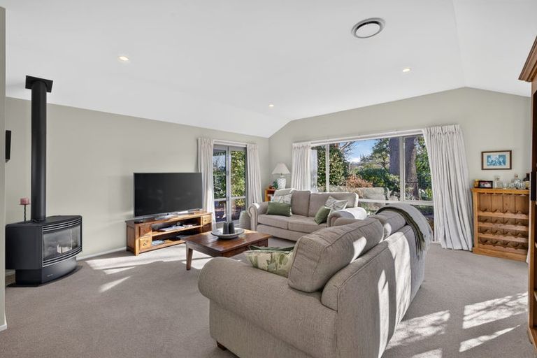 Photo of property in 6 Acorn Close, Waltham, Christchurch, 8023
