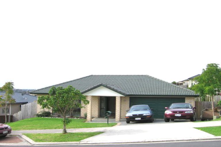 Photo of property in 27 Roy Maloney Drive, Henderson, Auckland, 0612
