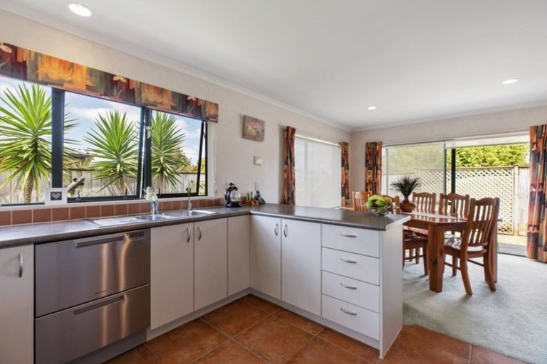Photo of property in 34 Blackwood Drive, Wattle Downs, Auckland, 2103