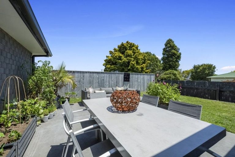 Photo of property in 18 Piharau Crescent, Hurdon, New Plymouth, 4310