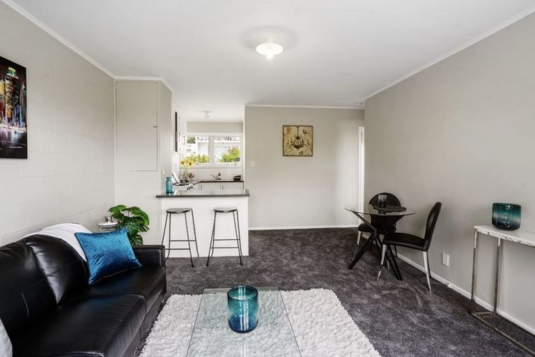 Photo of property in 3/68 Rua Road, Glen Eden, Auckland, 0602