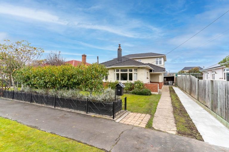 Photo of property in 16 Wycolla Avenue, Saint Clair, Dunedin, 9012