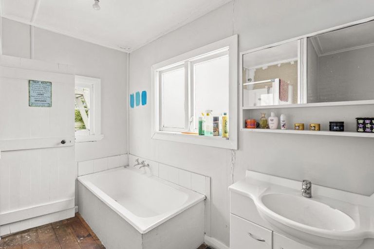 Photo of property in 6 Alexandra Street, Marton, 4710