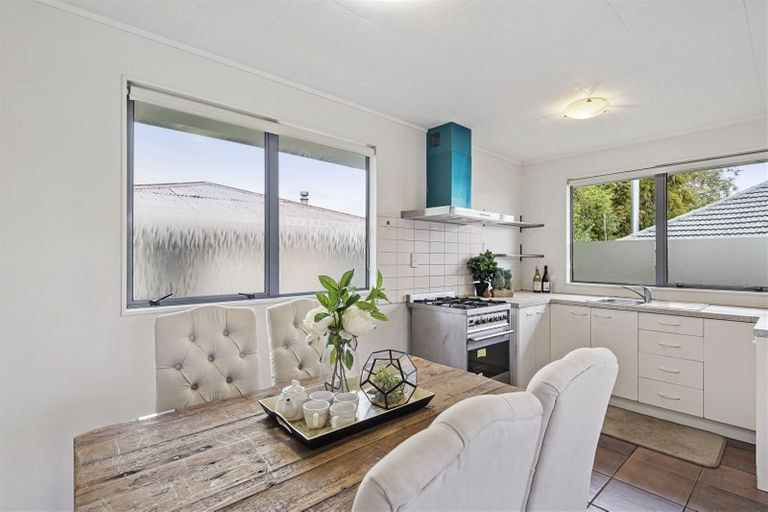 Photo of property in 1 Stephen Avenue, Henderson, Auckland, 0610