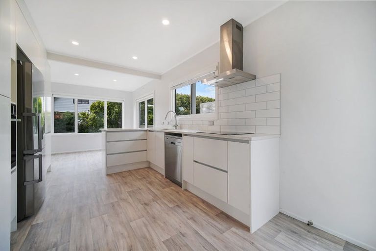 Photo of property in 30 Malvina Place, Bucklands Beach, Auckland, 2014