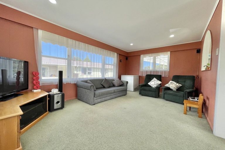 Photo of property in 10 Ruru Place, Tokoroa, 3420