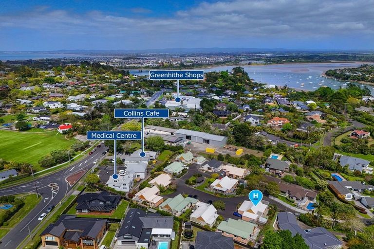 Photo of property in 1/34 Waipuia Place, Greenhithe, Auckland, 0632