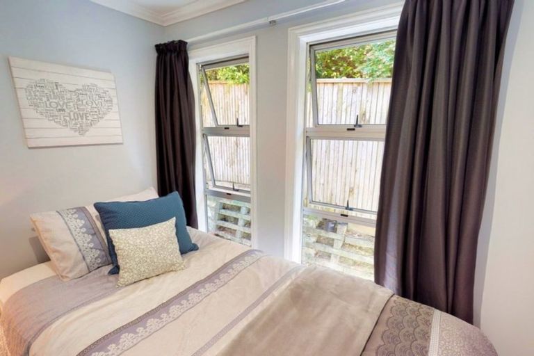 Photo of property in 77 Sunbrae Drive, Silverstream, Upper Hutt, 5019