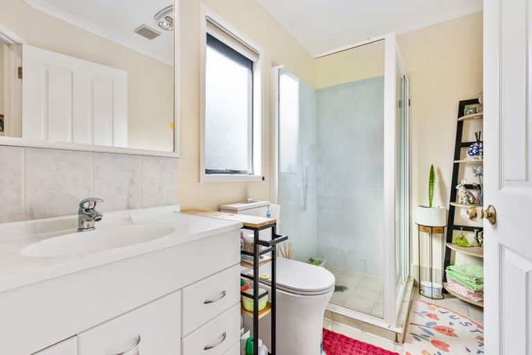 Photo of property in 12 Roy Maloney Drive, Henderson, Auckland, 0612