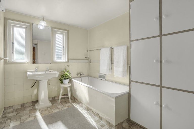 Photo of property in 85 Ludlam Crescent, Woburn, Lower Hutt, 5010