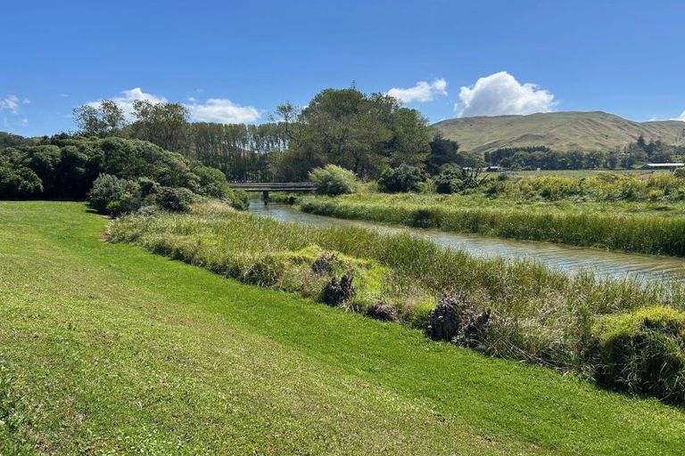 Photo of property in 21 Shoal Beach Road, Aramoana, Omakere, 4271