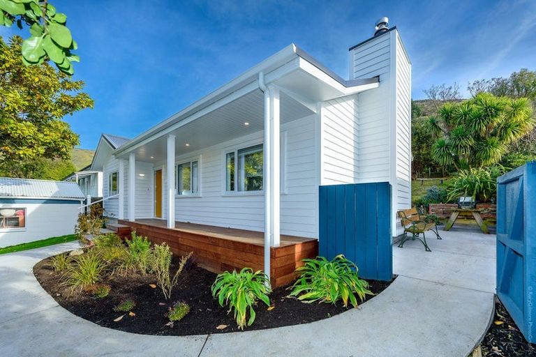 Photo of property in 53 Port Hills Road, Heathcote Valley, Christchurch, 8022