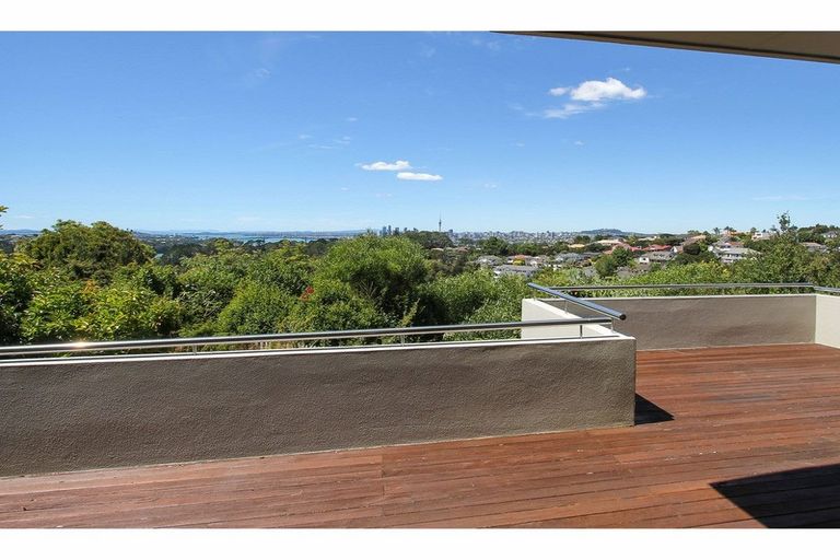 Photo of property in 42 Onetaunga Road, Chatswood, Auckland, 0626