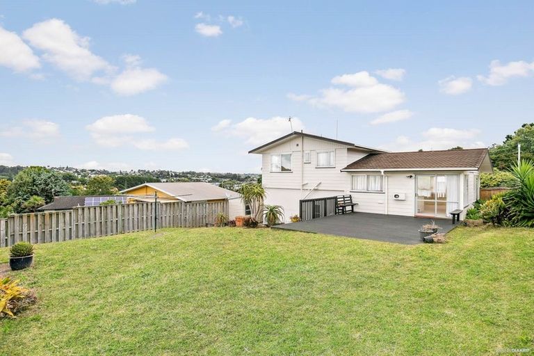 Photo of property in 34 Easton Park Parade, Glenfield, Auckland, 0629