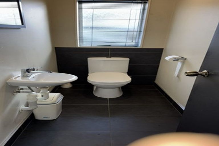 Photo of property in 27 Riverglade Parkway, Te Atatu South, Auckland, 0610