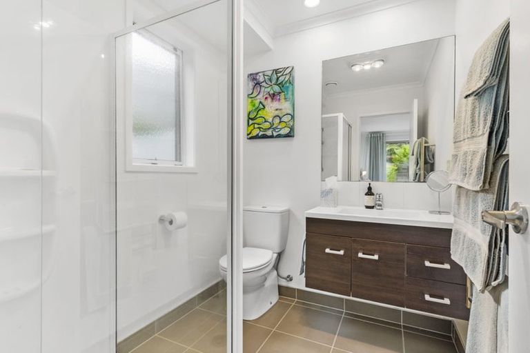 Photo of property in 15 Waldorf Crescent, Orewa, 0931