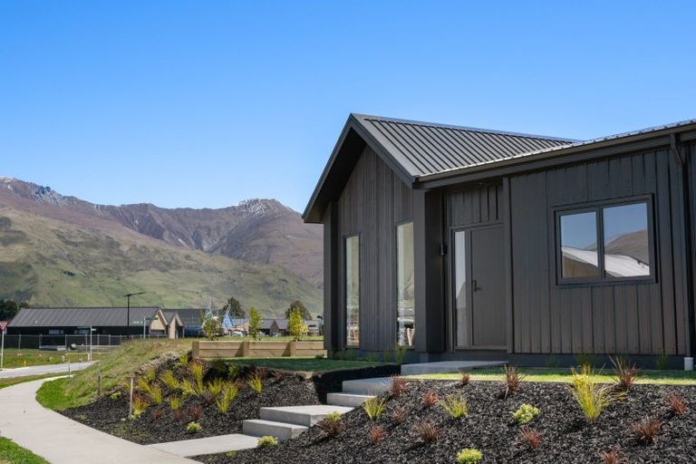 Photo of property in 3 Simpson Crescent, Wanaka, 9305