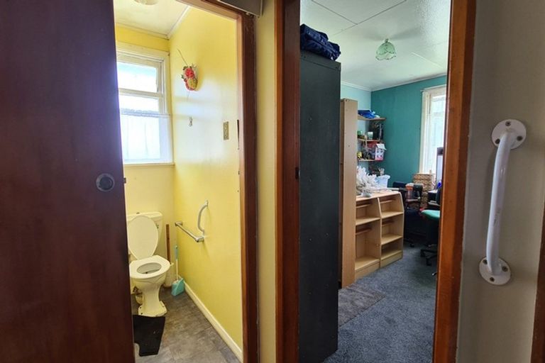 Photo of property in 24 Whitcombe Road, Opunake, 4616