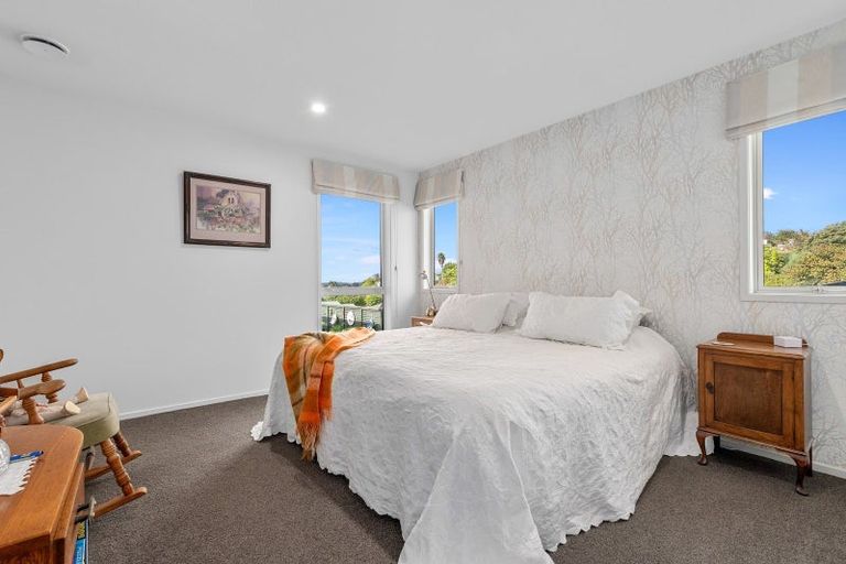 Photo of property in 32 Fairfax Crescent, Pyes Pa, Tauranga, 3112
