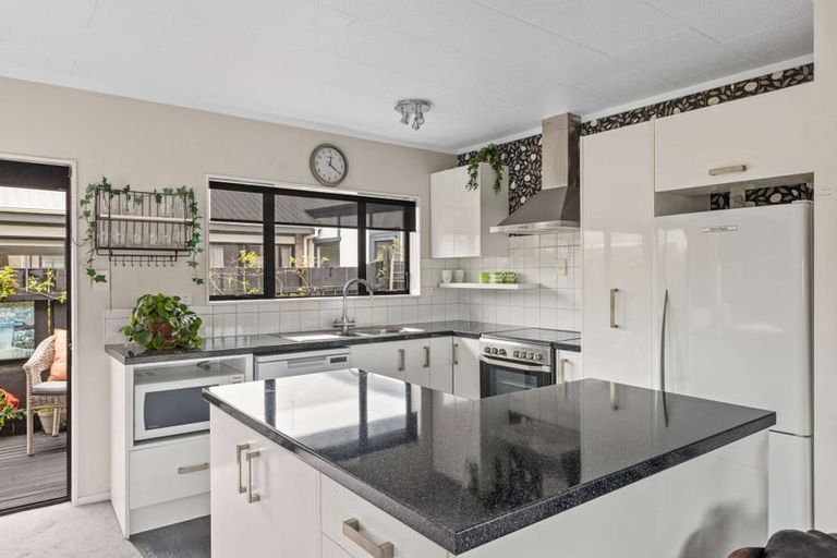 Photo of property in 219/1 Coronation Avenue, Welbourn, New Plymouth, 4310