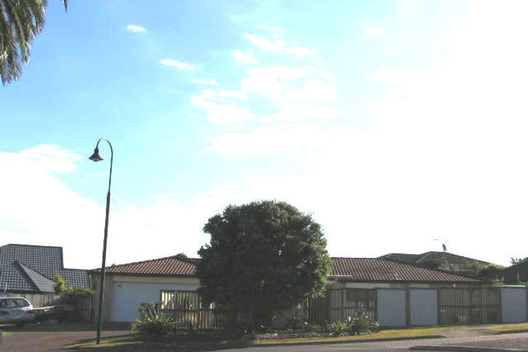 Photo of property in 8 Calypso Way, Unsworth Heights, Auckland, 0632