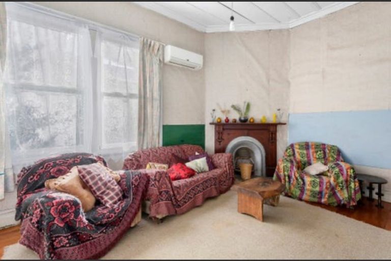 Photo of property in 39 Kamo Road, Regent, Whangarei, 0112