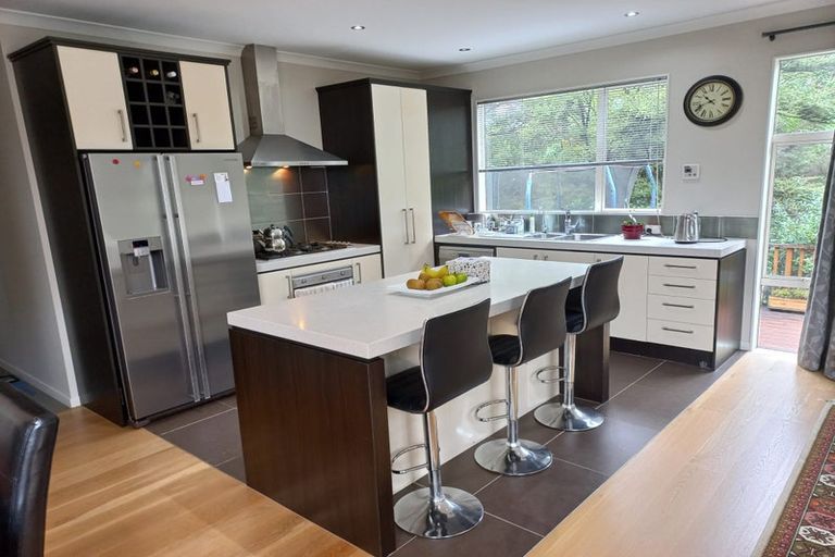 Photo of property in 44 Newbury Place, Schnapper Rock, Auckland, 0632