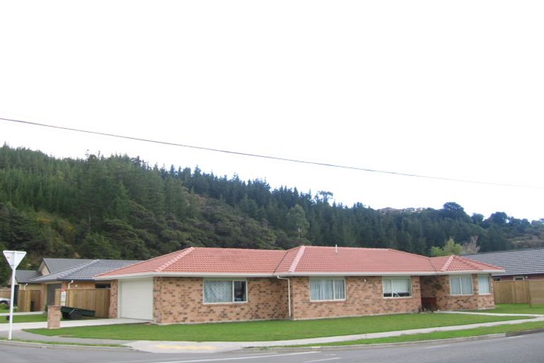 Photo of property in 2 Resinosa Street, Trentham, Upper Hutt, 5018