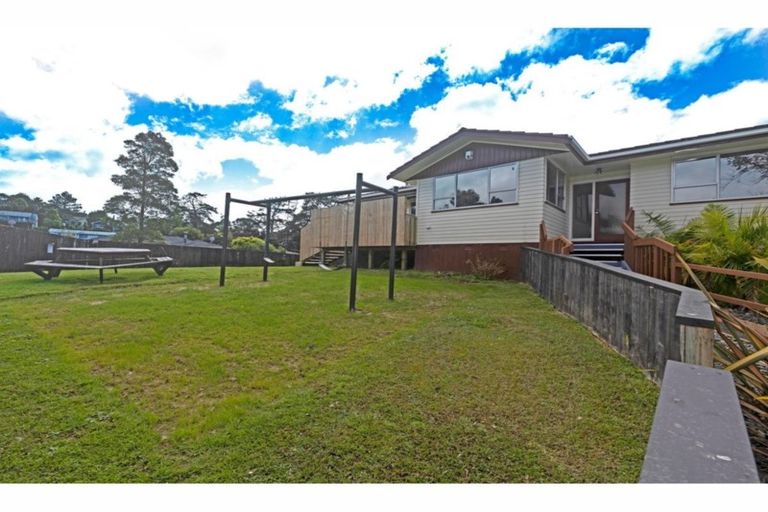 Photo of property in 1 Shale Avenue, Massey, Auckland, 0614