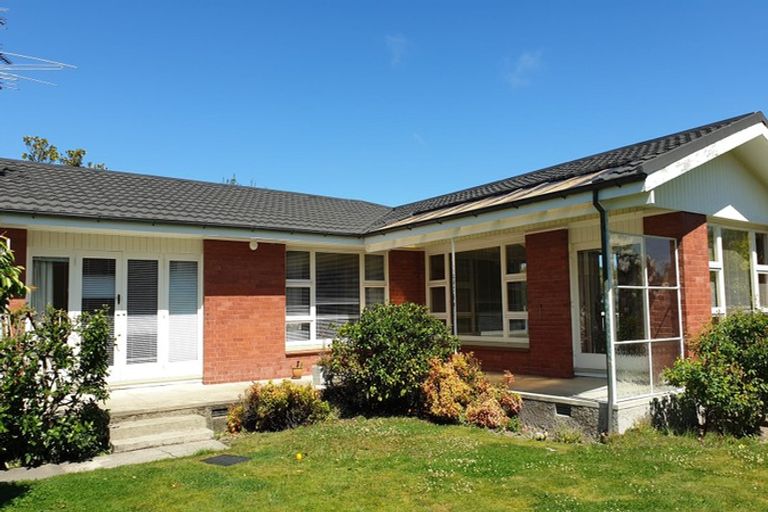 Photo of property in 12 Brackendale Place, Burnside, Christchurch, 8041