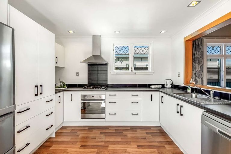 Photo of property in 42 Limbrick Street, Terrace End, Palmerston North, 4410