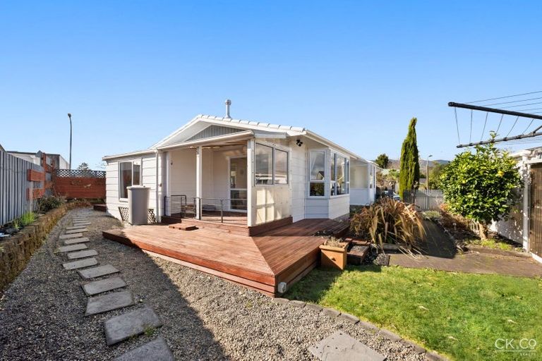 Photo of property in 22 Denver Grove, Totara Park, Upper Hutt, 5018