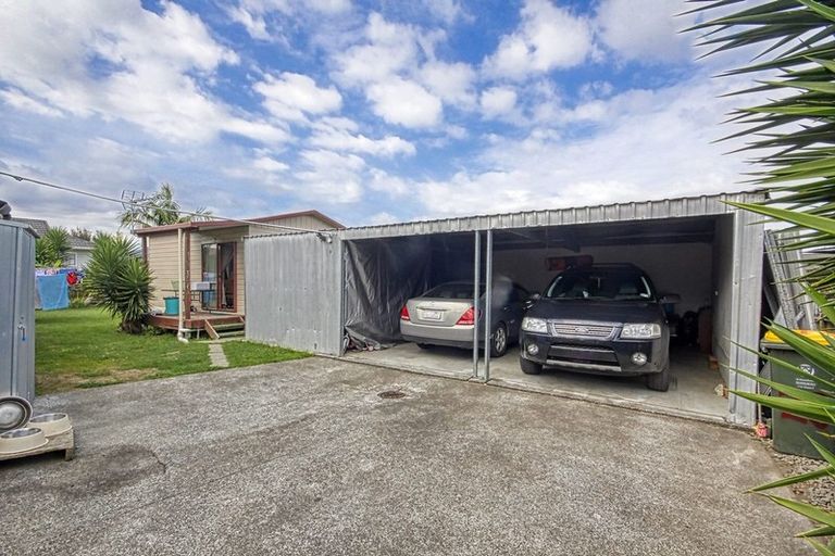Photo of property in 28 Dungarvon Place, Clendon Park, Auckland, 2103