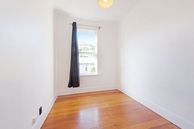 Photo of property in 13 Cave Road, Houghton Bay, Wellington, 6023