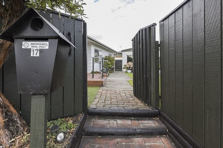 Photo of property in 17 Cargill Grove, Kelvin Grove, Palmerston North, 4414