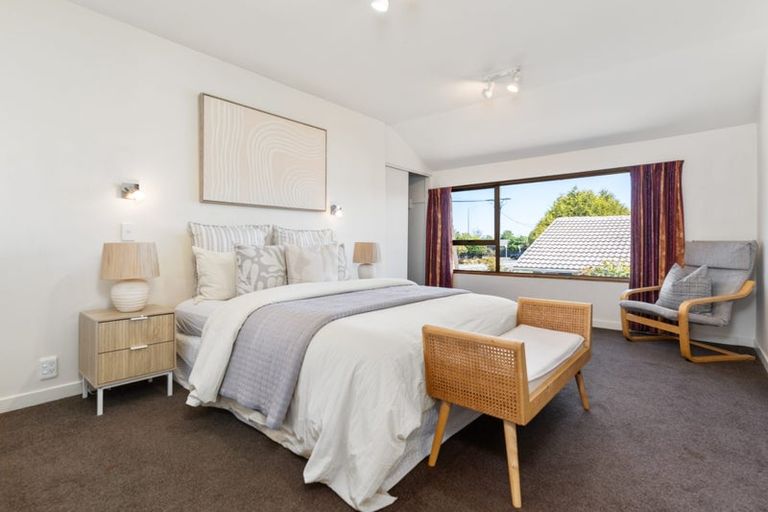 Photo of property in 2/117a Prestons Road, Redwood, Christchurch, 8051