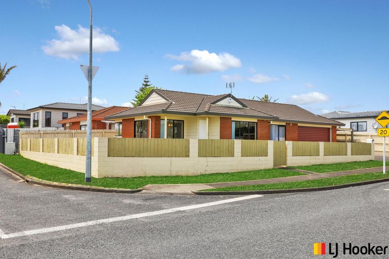 Photo of property in 1/1 Senecio Place, Weymouth, Auckland, 2103